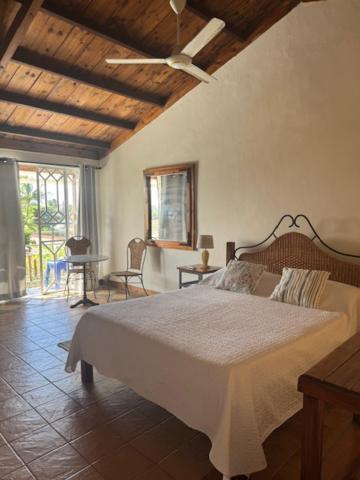 Chez Henri Hotel Pointe d'Esny Екстериор снимка